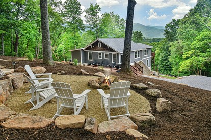 Renovated Bungalow with Panoramic Sunset Views near Black Mountain, NC - Black Mountain, North Carolina - glamping.directory