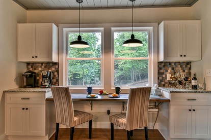 Renovated Bungalow with Panoramic Sunset Views near Black Mountain, NC - Black Mountain, North Carolina - glamping.directory
