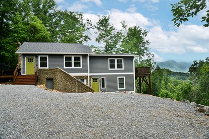 Renovated Bungalow with Panoramic Sunset Views near Black Mountain, NC - Black Mountain, North Carolina - glamping.directory
