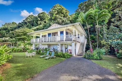 Beachside, Tropical Paradise Rental with Ocean Views on Kauai, Hawaii - glamping.directory