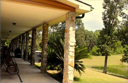 Spacious Vacation Rental with Stunning Views near Woodville, Mississippi - Woodville, Mississippi - glamping.directory