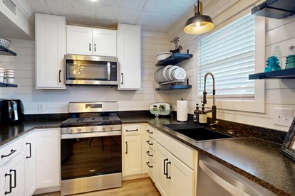 Cozy Modern Farmhouse Retreat Near Central Park in College Station, Texas - College Station, Texas - glamping.directory