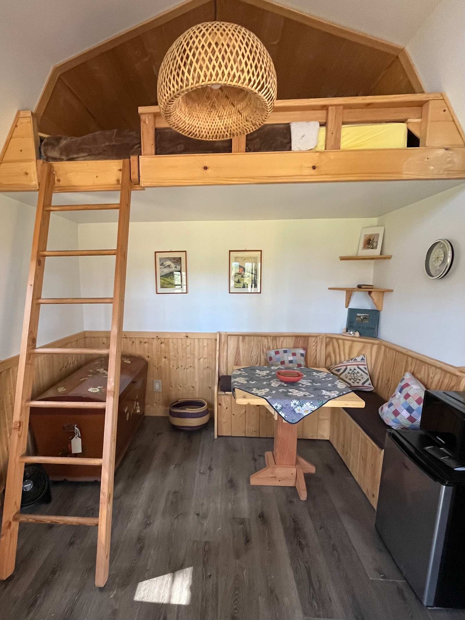 Lena's Landing- A Cozy Cabin - Portola, California - glamping.directory