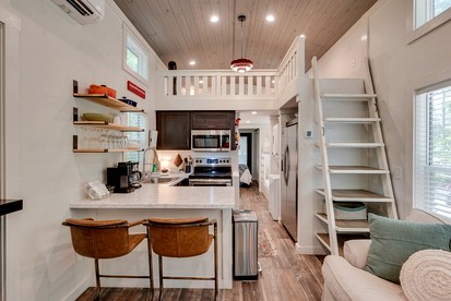 Gorgeous Cottage with Fire Pit and Barbecue in Tracy City, Tennessee - Tracy City, Tennessee - glamping.directory