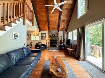 Spacious Cabin Retreat Near Attitash Mountain in Bartlett, New Hampshire - Bartlett, New Hampshire - glamping.directory
