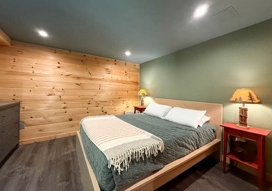 Spacious Cabin Retreat Near Attitash Mountain in Bartlett, New Hampshire - Bartlett, New Hampshire - glamping.directory