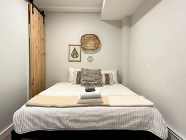 Spacious Cabin Retreat Near Attitash Mountain in Bartlett, New Hampshire - Bartlett, New Hampshire - glamping.directory