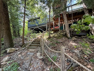 Spacious Cabin Retreat Near Attitash Mountain in Bartlett, New Hampshire - glamping.directory