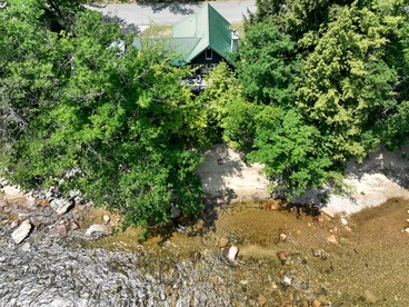 Spacious Cabin Retreat Near Attitash Mountain in Bartlett, New Hampshire - Bartlett, New Hampshire - glamping.directory