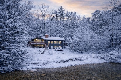 Spacious Cabin Retreat Near Attitash Mountain in Bartlett, New Hampshire - Bartlett, New Hampshire - glamping.directory