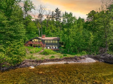 Spacious Cabin Retreat Near Attitash Mountain in Bartlett, New Hampshire - Bartlett, New Hampshire - glamping.directory