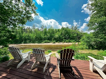 Spacious Cabin Retreat Near Attitash Mountain in Bartlett, New Hampshire - Bartlett, New Hampshire - glamping.directory