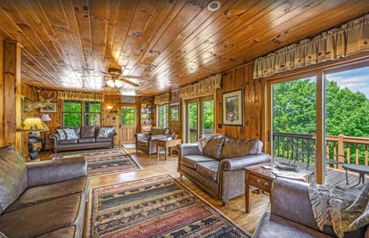 Magnificent 26-Person Vacation Rental in Sevierville, Tennessee - The Ultimate Glamping Site near Pigeon Forge - Sevierville, Tennessee - glamping.directory