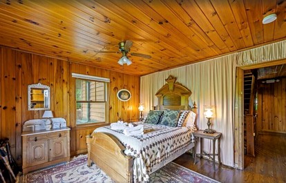 Magnificent 26-Person Vacation Rental in Sevierville, Tennessee - The Ultimate Glamping Site near Pigeon Forge - Sevierville, Tennessee - glamping.directory