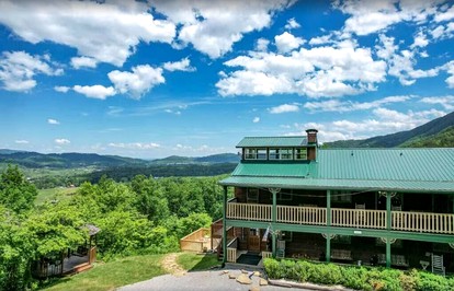 Magnificent 26-Person Vacation Rental in Sevierville, Tennessee - The Ultimate Glamping Site near Pigeon Forge - glamping.directory