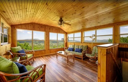 Magnificent 26-Person Vacation Rental in Sevierville, Tennessee - The Ultimate Glamping Site near Pigeon Forge - Sevierville, Tennessee - glamping.directory
