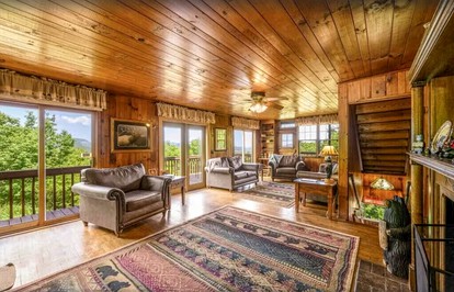 Magnificent 26-Person Vacation Rental in Sevierville, Tennessee - The Ultimate Glamping Site near Pigeon Forge - Sevierville, Tennessee - glamping.directory