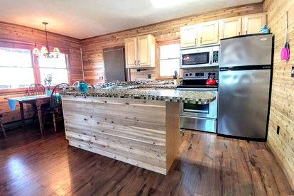 Charming Cabin with Views of the Great Smoky Mountains in Whittier, North Carolina - Whittier, North Carolina - glamping.directory