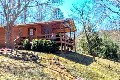 Charming Cabin with Views of the Great Smoky Mountains in Whittier, North Carolina - glamping.directory