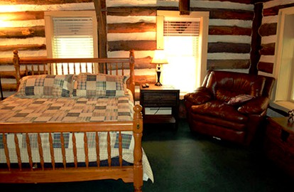 Elegant Farmhouse Cottage Rental with Private Pond near Mohican State Park, Ohio - Perrysville, Ohio - glamping.directory
