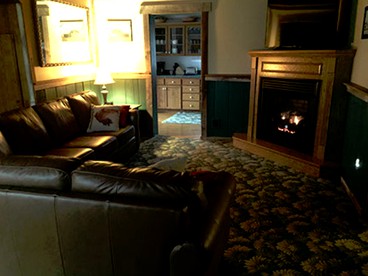 Elegant Farmhouse Cottage Rental with Private Pond near Mohican State Park, Ohio - Perrysville, Ohio - glamping.directory