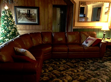 Elegant Farmhouse Cottage Rental with Private Pond near Mohican State Park, Ohio - Perrysville, Ohio - glamping.directory