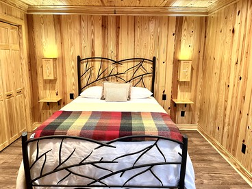Peaceful Cabin with Dock and Pond Views in Georgia - Claxton, Georgia - glamping.directory