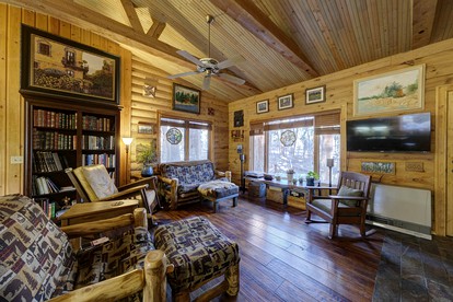 My Story | King Bed - Peaceful Cabin Retreat in Story, WY - Story, Wyoming - glamping.directory