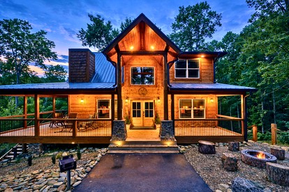 Breathtaking Spacious Cabin with Jacuzzi and Foosball Table in Tennessee - glamping.directory