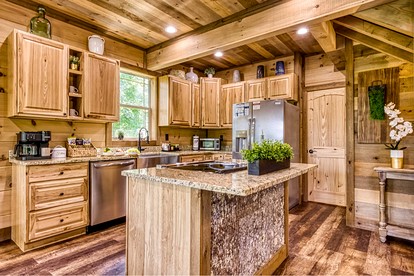 Breathtaking Spacious Cabin with Jacuzzi and Foosball Table in Tennessee - Gatlinburg, Tennessee - glamping.directory