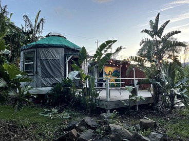Picturesque Equipped Yurt with Porch Ideal Relaxation in Hawaii - glamping.directory