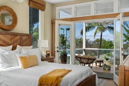 Incredible Luxury Beach House with Pool, Hot Tub, and Ocean Views in Kailua-Kona, Big Island, Hawaii - Holualoa, Hawaii - glamping.directory
