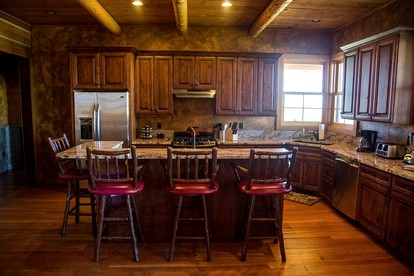 Luxurious Cabin Getaway on a Deluxe Ranch in Big Sky near Belt, Montana - Belt, Montana - glamping.directory