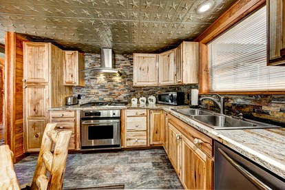 Wonderful Secluded Cabin with Fireplace in Estes Park, Colorado - Estes Park, Colorado - glamping.directory