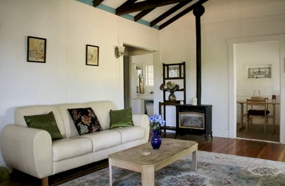 Lovely Cabin Retreat Ideal for Romantic Escape in Geyserville, California - Geyserville, California - glamping.directory