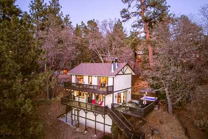 Mountain Magic: Cabin in an Unbeatable Location near Big Bear Lake - glamping.directory