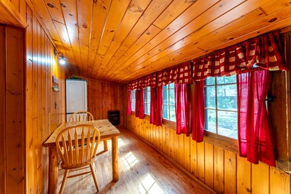 Charming Pet-Friendly Cabin in Ely, Ideal for Getaways to Nature in Minnesota - Ely, Minnesota - glamping.directory