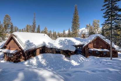 Wonderful Cabin with Fireplace and Hot-tub in Big Sky, Montana - glamping.directory