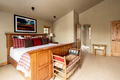 Wonderful Cabin with Fireplace and Hot-tub in Big Sky, Montana - Big Sky, Montana - glamping.directory