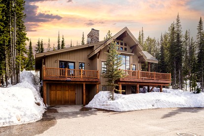 Wonderful Cabin with Fireplace and Hot-tub in Big Sky, Montana - Big Sky, Montana - glamping.directory