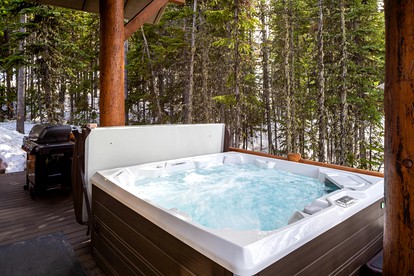 Wonderful Cabin with Fireplace and Hot-tub in Big Sky, Montana - Big Sky, Montana - glamping.directory