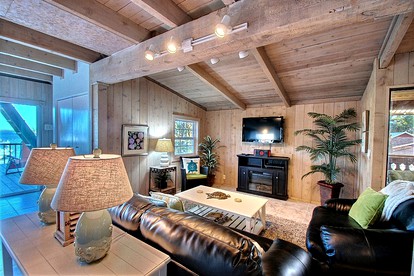 Beautifully Decorated Waterfront Chalet Rental in Grant, Florida - Grant, Florida - glamping.directory