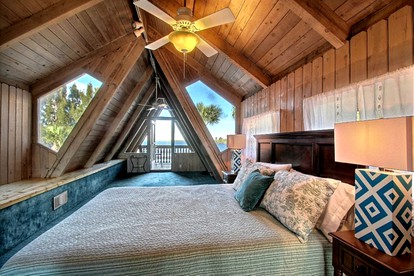 Beautifully Decorated Waterfront Chalet Rental in Grant, Florida - Grant, Florida - glamping.directory