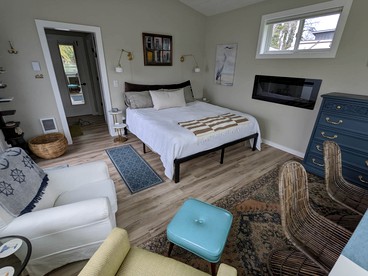Columbia River Glamping Retreat: Cozy Cabin for Two in Skamokawa, Washington - Skamokawa Valley, Washington - glamping.directory