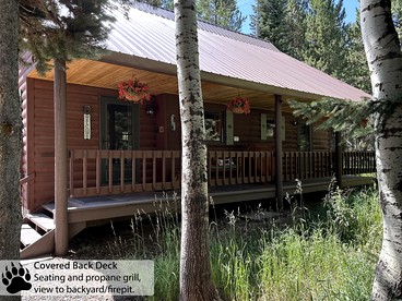 Incredible Wooden Cabin with Fantastic Hiking Trails in Island Park, Idaho - Island Park, Idaho - glamping.directory