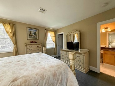Inviting North Conway Retreat with Hot Tub, Game Room & Pool near Downtown Shops and Dining in NH - North Conway, New Hampshire - glamping.directory