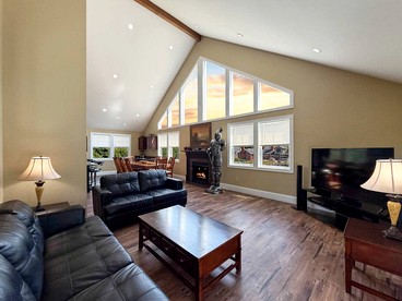 Inviting North Conway Retreat with Hot Tub, Game Room & Pool near Downtown Shops and Dining in NH - North Conway, New Hampshire - glamping.directory