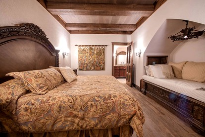 Castle Gatehouse Rental for a Unique Getaway near Bolton Landing, New York - Bolton , New York - glamping.directory