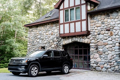 Castle Gatehouse Rental for a Unique Getaway near Bolton Landing, New York - Bolton , New York - glamping.directory