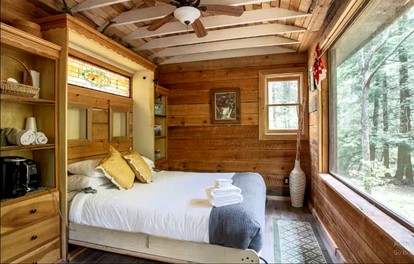 Wonderful Tree House Getaway on the Toccoa River, for Glamping in Suches, Georgia - Suches, Georgia - glamping.directory